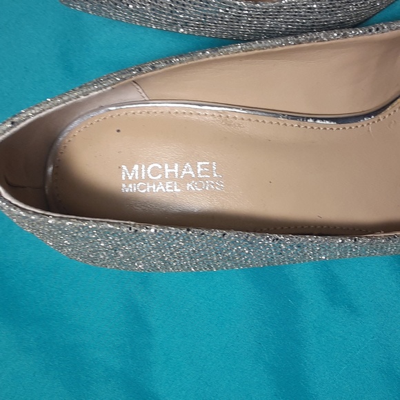 Michael Michael KORS SILVER SPARKLE HEELS, SIZE 5.1/2 - Picture 5 of 7